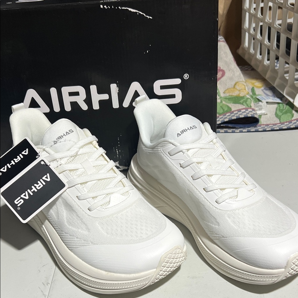Men’s size 9 1/2 AIRHAS White Sneakers new in the box